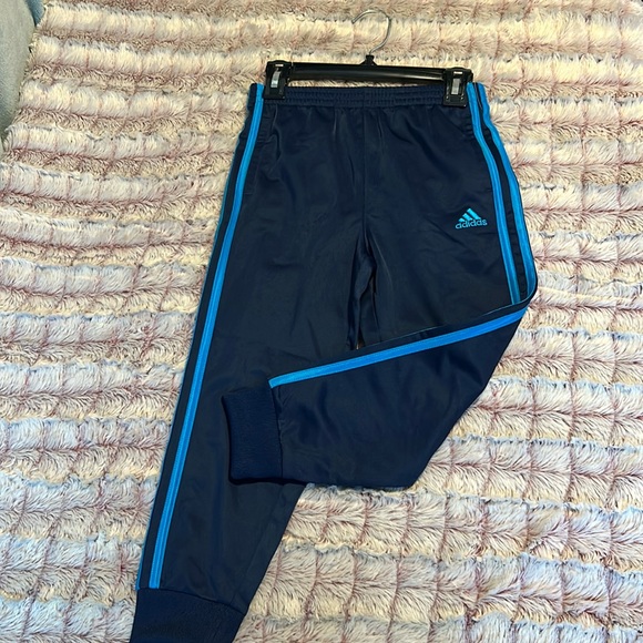 ADIDAS kids joggers size 5 - Picture 3 of 5